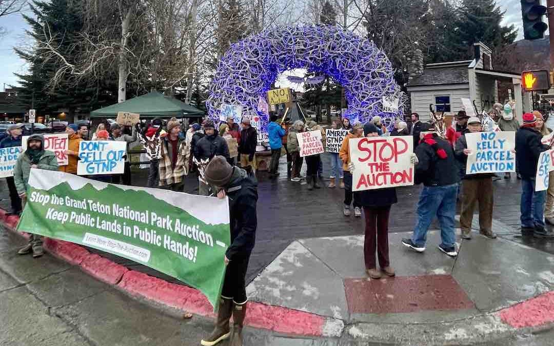 Public Lands supporters rally on the Jackson Town Square on Monday, Nov. 6 (Photo: Jackson Hole Conservation Alliance)